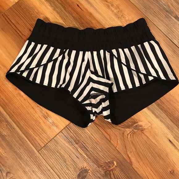 SOLD...Lululemon Hotty hot shorts - Picture 6 of 8